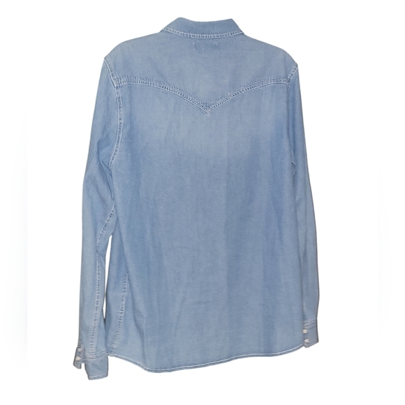True Religion Light Blue Denim Shirt size medium NWT! Snap button closure - Picture 5 of 7